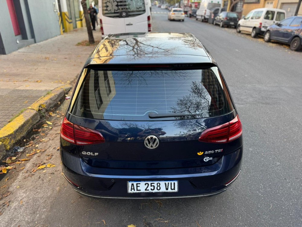 Volkswagen Golf Highline — foto 12